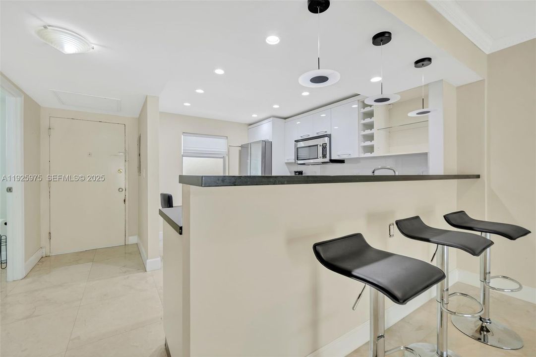 En Venta: $389,900 (1 camas, 1 baños, 808 Pies cuadrados)