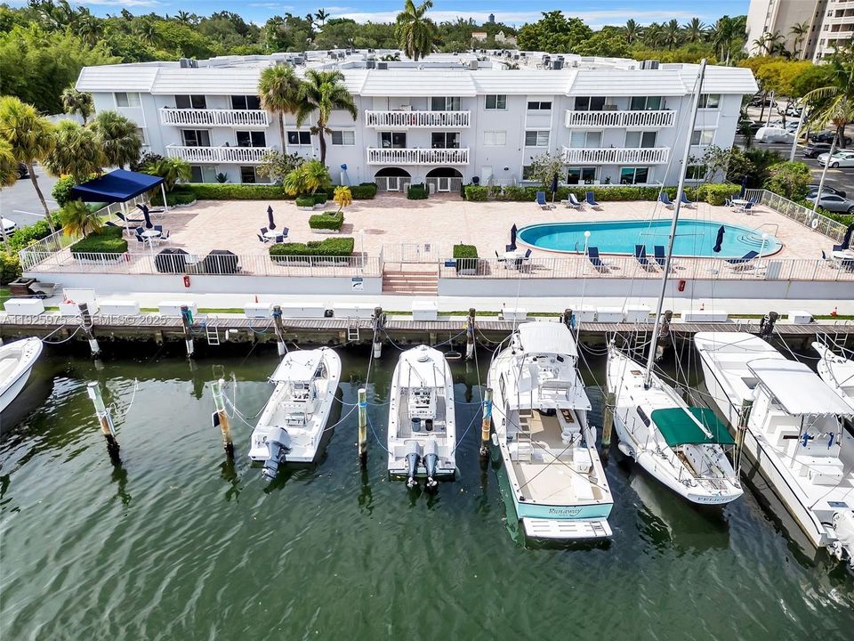 En Venta: $389,900 (1 camas, 1 baños, 808 Pies cuadrados)