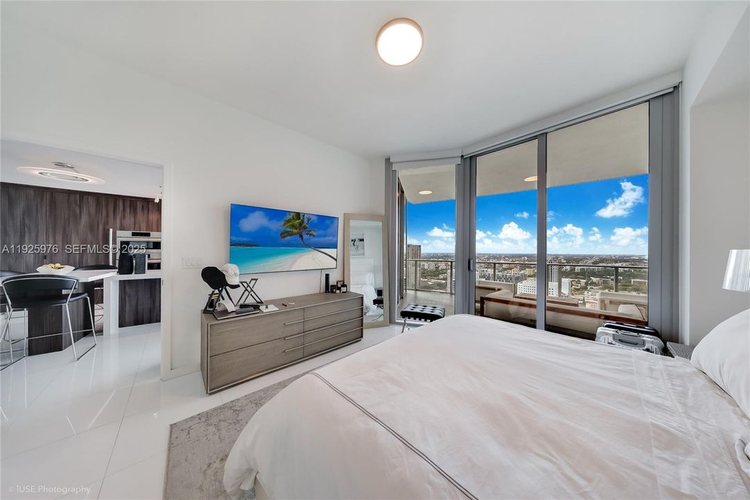 For Sale: $680,000 (1 beds, 2 baths, 1185 Square Feet)