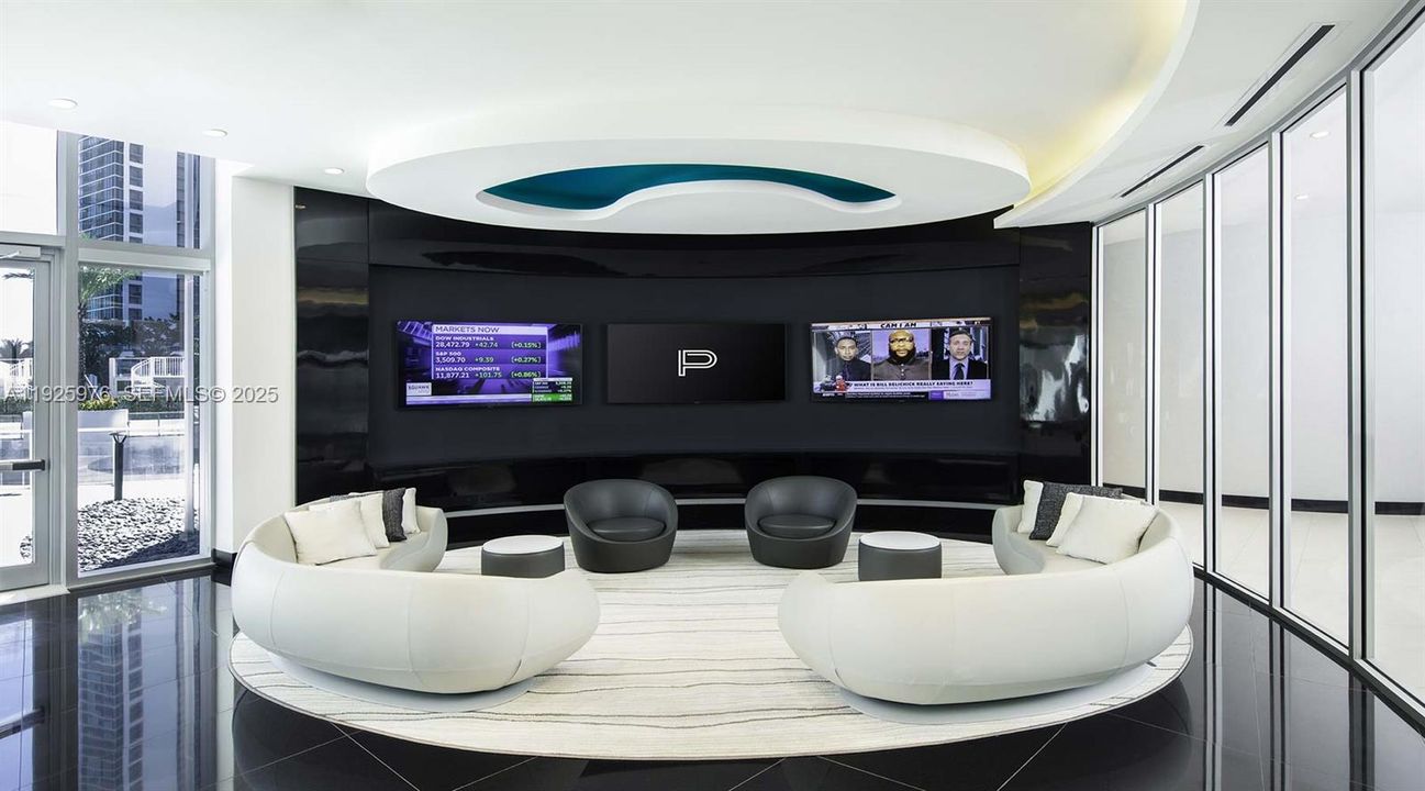 For Sale: $680,000 (1 beds, 2 baths, 1185 Square Feet)