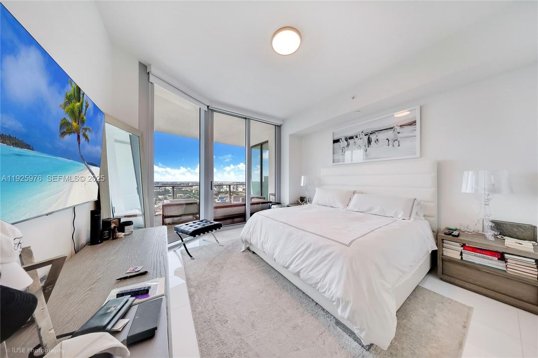For Sale: $680,000 (1 beds, 2 baths, 1185 Square Feet)