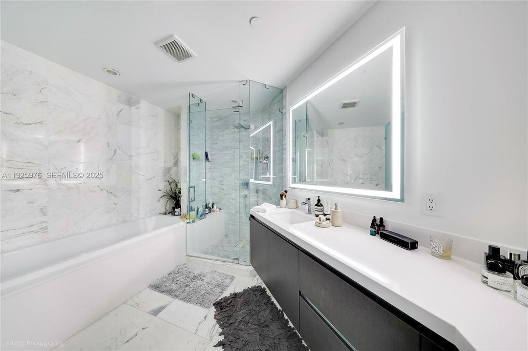 For Sale: $680,000 (1 beds, 2 baths, 1185 Square Feet)