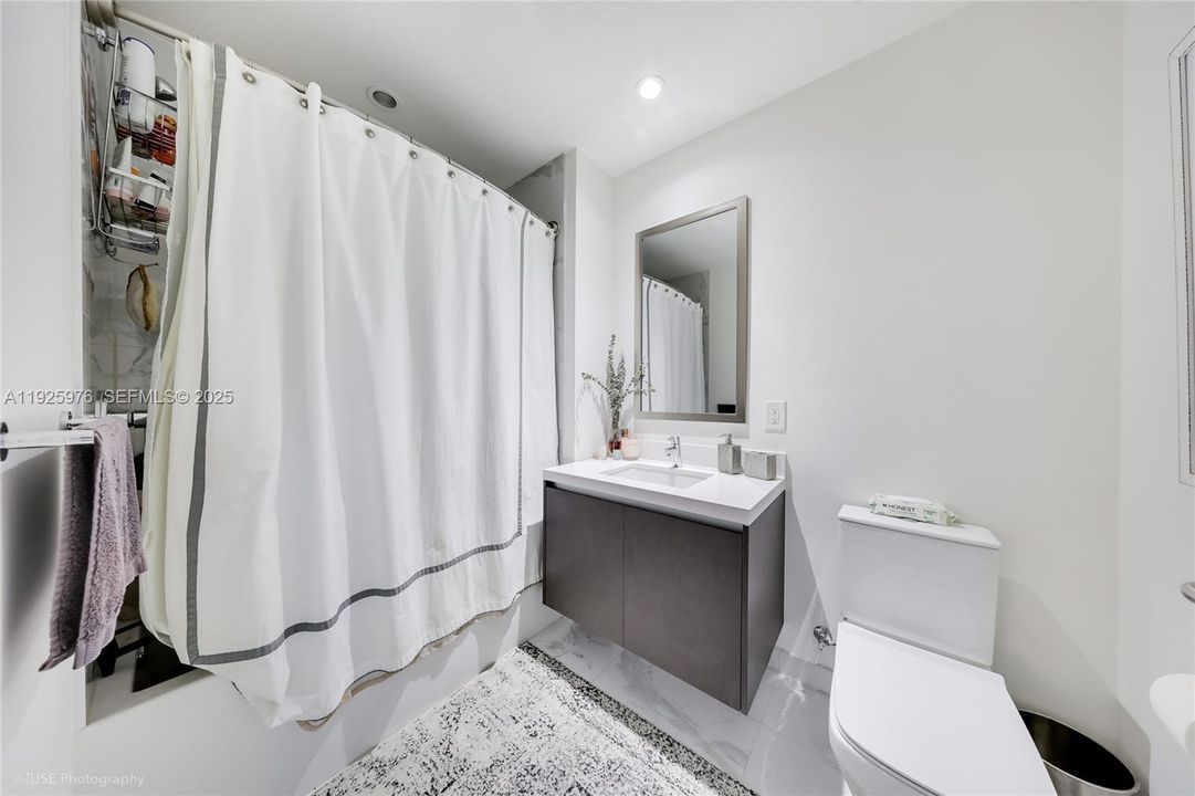 For Sale: $680,000 (1 beds, 2 baths, 1185 Square Feet)