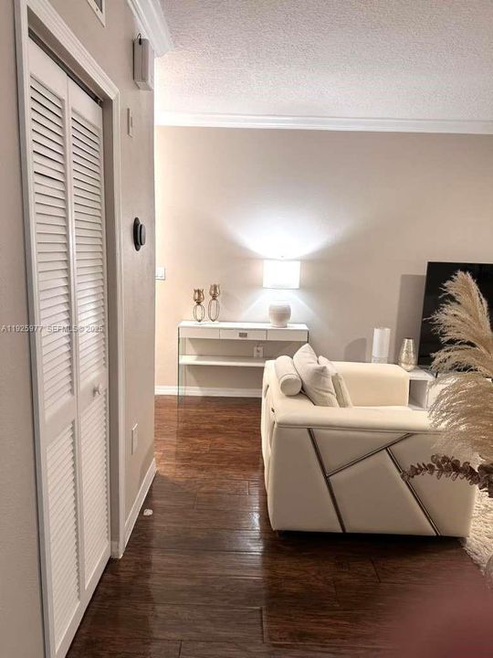 For Sale: $355,000 (2 beds, 2 baths, 1130 Square Feet)