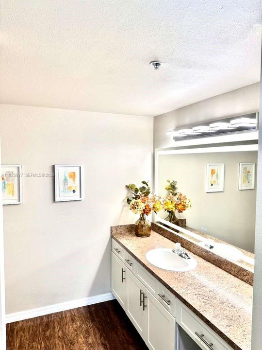 For Sale: $355,000 (2 beds, 2 baths, 1130 Square Feet)