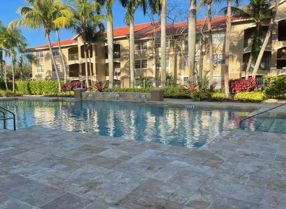 For Sale: $355,000 (2 beds, 2 baths, 1130 Square Feet)