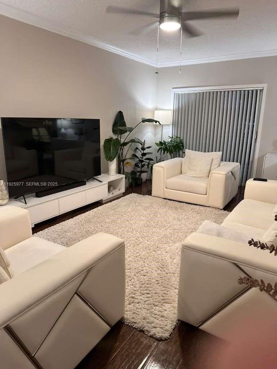 For Sale: $355,000 (2 beds, 2 baths, 1130 Square Feet)