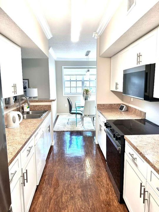 For Sale: $355,000 (2 beds, 2 baths, 1130 Square Feet)