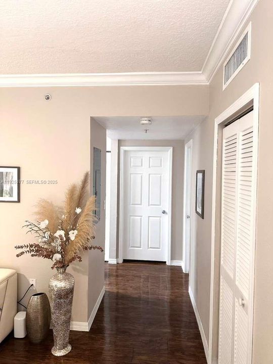 For Sale: $355,000 (2 beds, 2 baths, 1130 Square Feet)