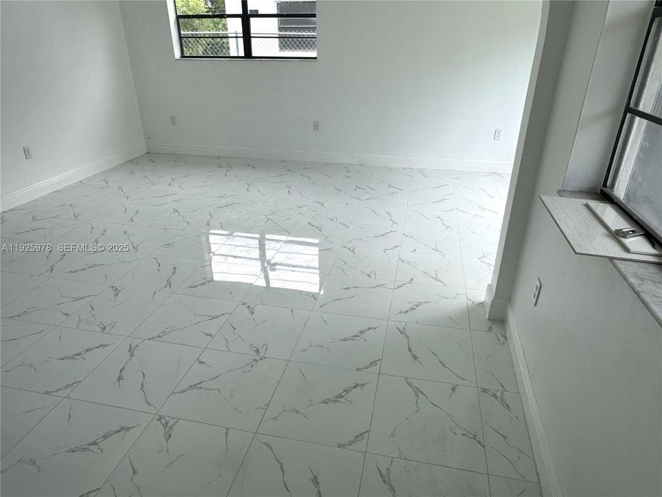 待售: $459,900 (3 贝兹, 1 浴室, 1176 平方英尺)