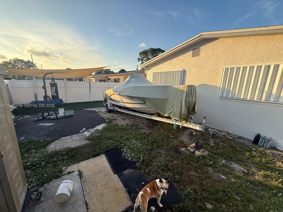 En Venta: $550,000 (4 camas, 2 baños, 1642 Pies cuadrados)