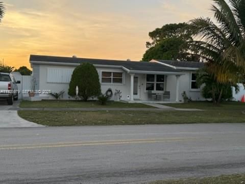 En Venta: $550,000 (4 camas, 2 baños, 1642 Pies cuadrados)