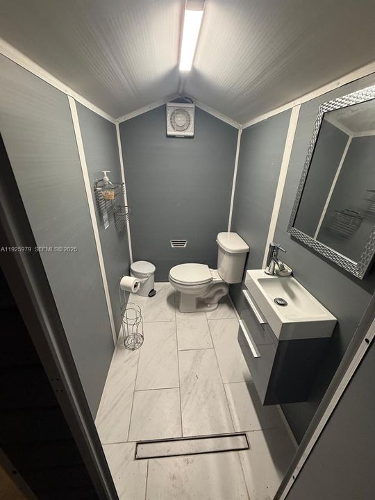 En Venta: $550,000 (4 camas, 2 baños, 1642 Pies cuadrados)