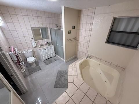 En Venta: $550,000 (4 camas, 2 baños, 1642 Pies cuadrados)