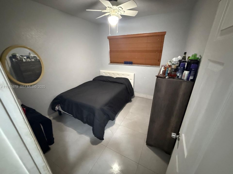 En Venta: $550,000 (4 camas, 2 baños, 1642 Pies cuadrados)