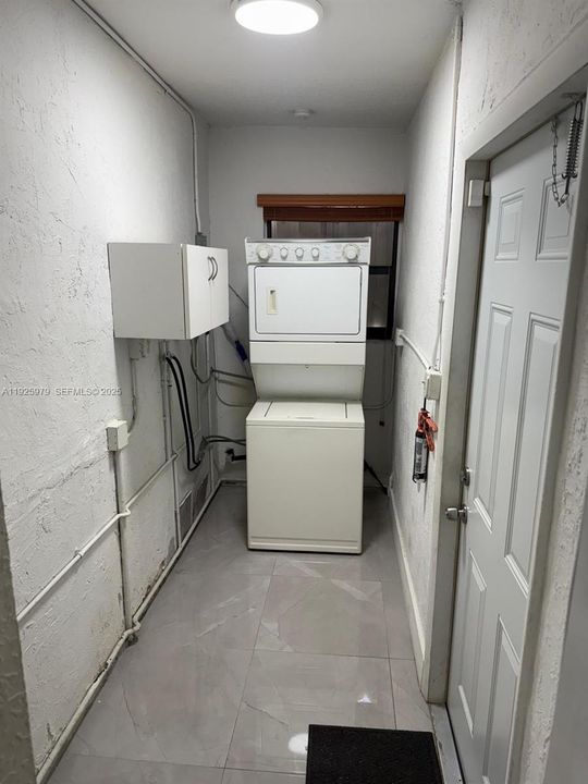 En Venta: $550,000 (4 camas, 2 baños, 1642 Pies cuadrados)