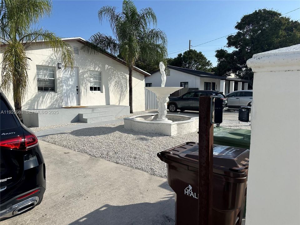 Active With Contract: $3,050 (3 beds, 1 baths, 1878 Square Feet)