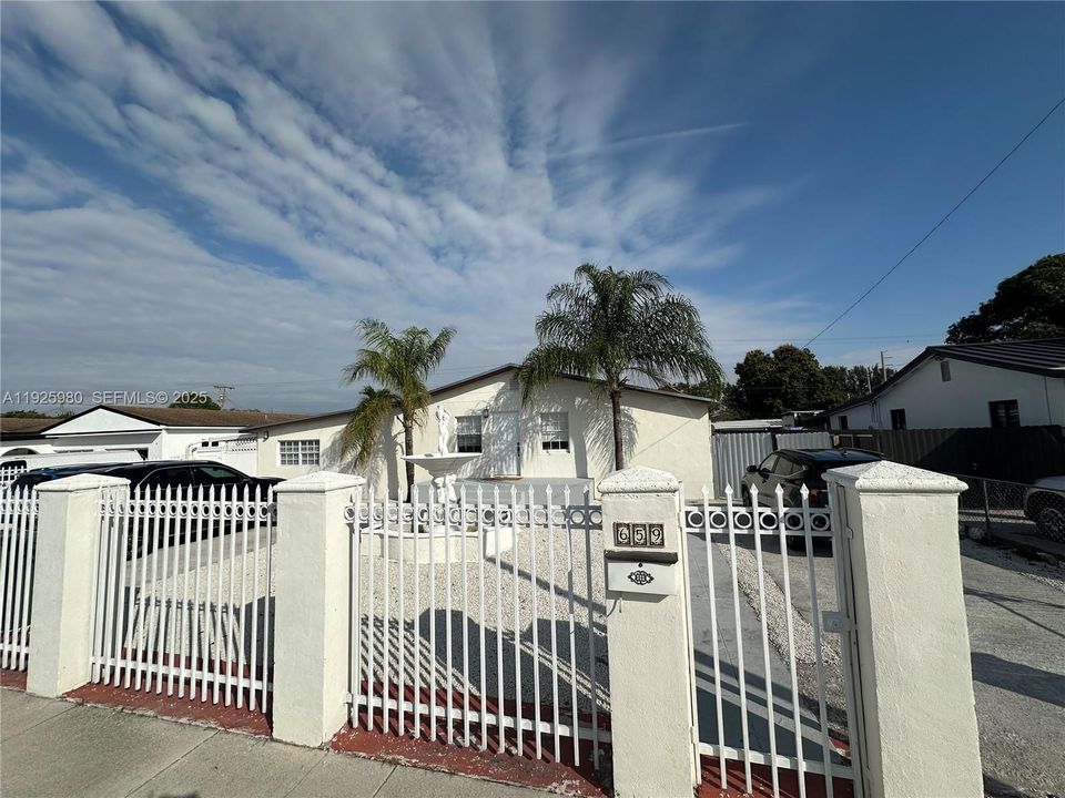 En Renta: $3,050 (3 camas, 1 baños, 1878 Pies cuadrados)