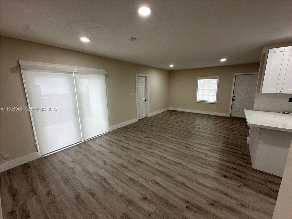 Active With Contract: $3,050 (3 beds, 1 baths, 1878 Square Feet)