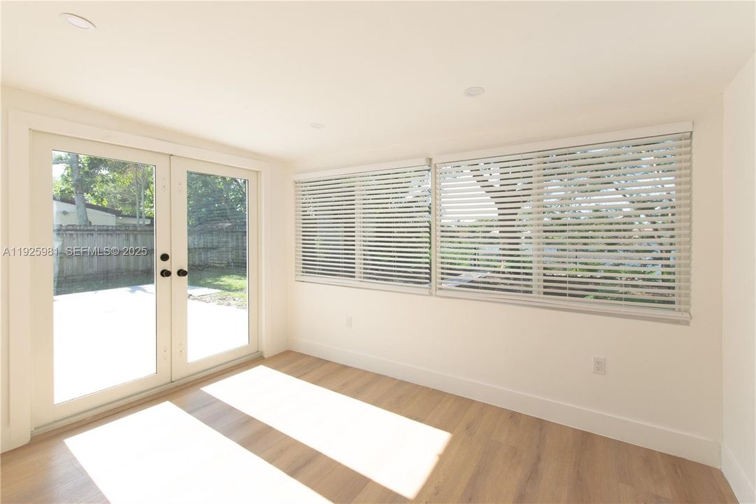 На продажу: $445,000 (4 спален, 2 ванн, 1132 Квадратных фут)