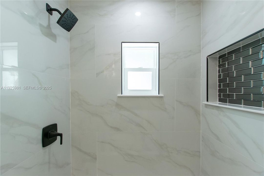 На продажу: $445,000 (4 спален, 2 ванн, 1132 Квадратных фут)