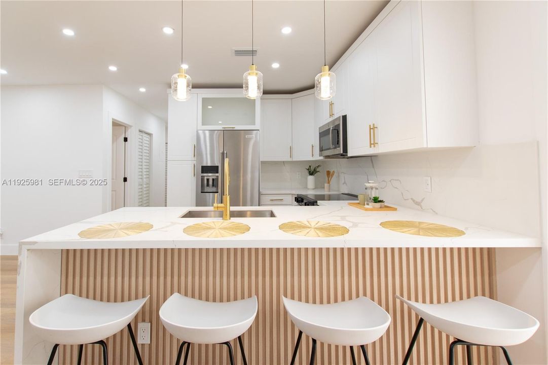 На продажу: $445,000 (4 спален, 2 ванн, 1132 Квадратных фут)