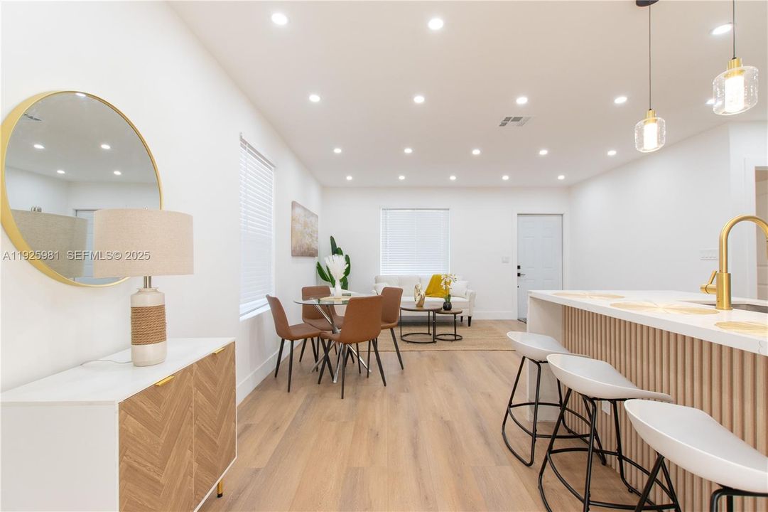 На продажу: $445,000 (4 спален, 2 ванн, 1132 Квадратных фут)