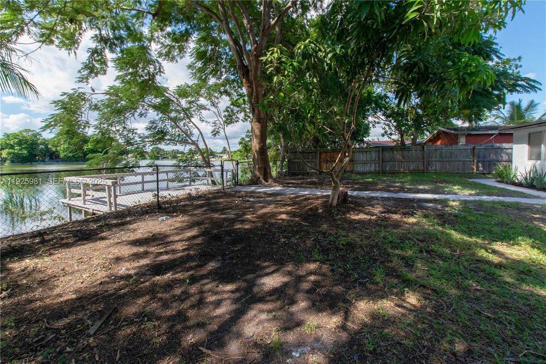 На продажу: $445,000 (4 спален, 2 ванн, 1132 Квадратных фут)