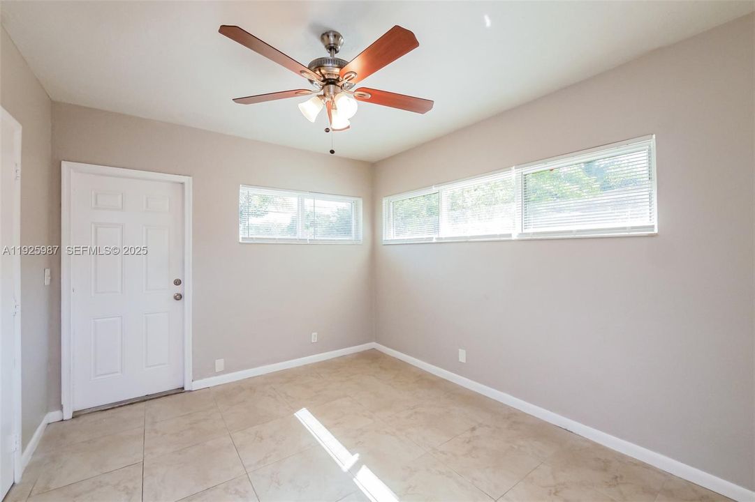 В аренду: $2,150 (3 спален, 2 ванн, 1272 Квадратных фут)