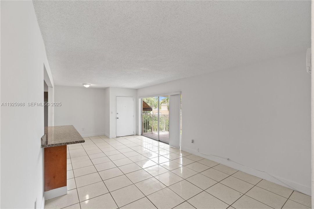 待售: $230,000 (1 贝兹, 1 浴室, 780 平方英尺)