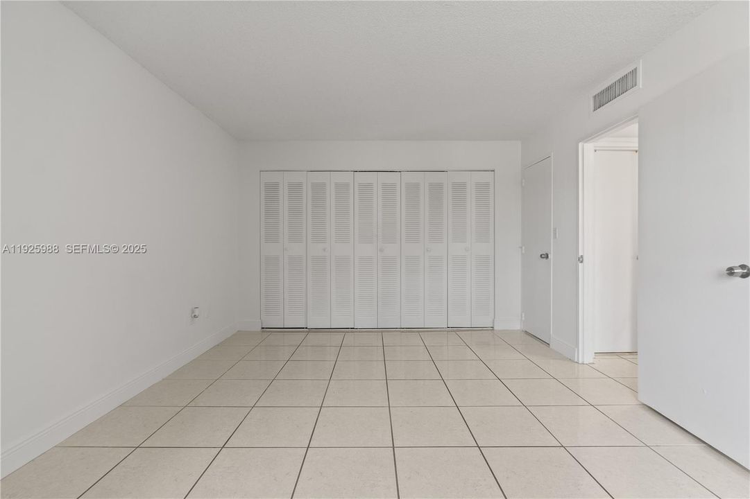 待售: $230,000 (1 贝兹, 1 浴室, 780 平方英尺)