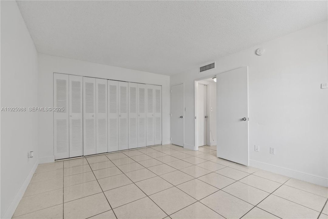 待售: $230,000 (1 贝兹, 1 浴室, 780 平方英尺)