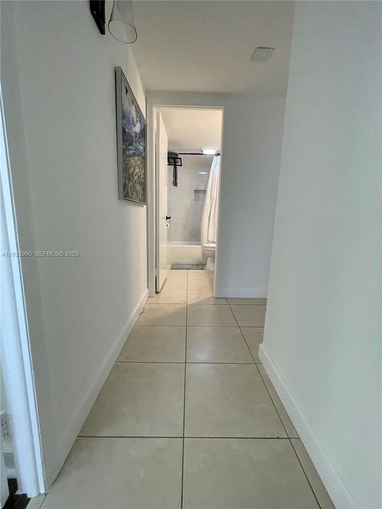 出租: $4,300 (2 贝兹, 2 浴室, 1300 平方英尺)