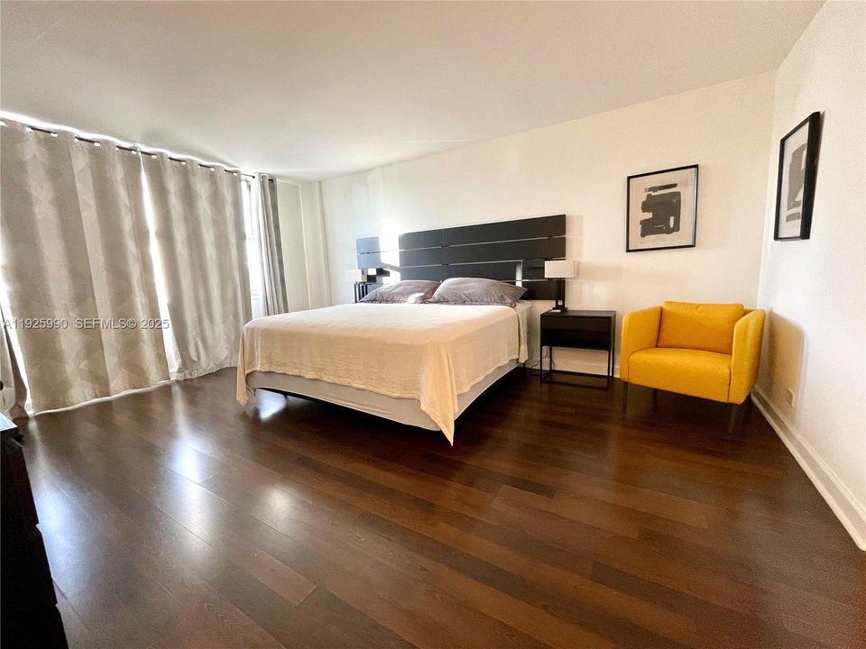 出租: $4,300 (2 贝兹, 2 浴室, 1300 平方英尺)