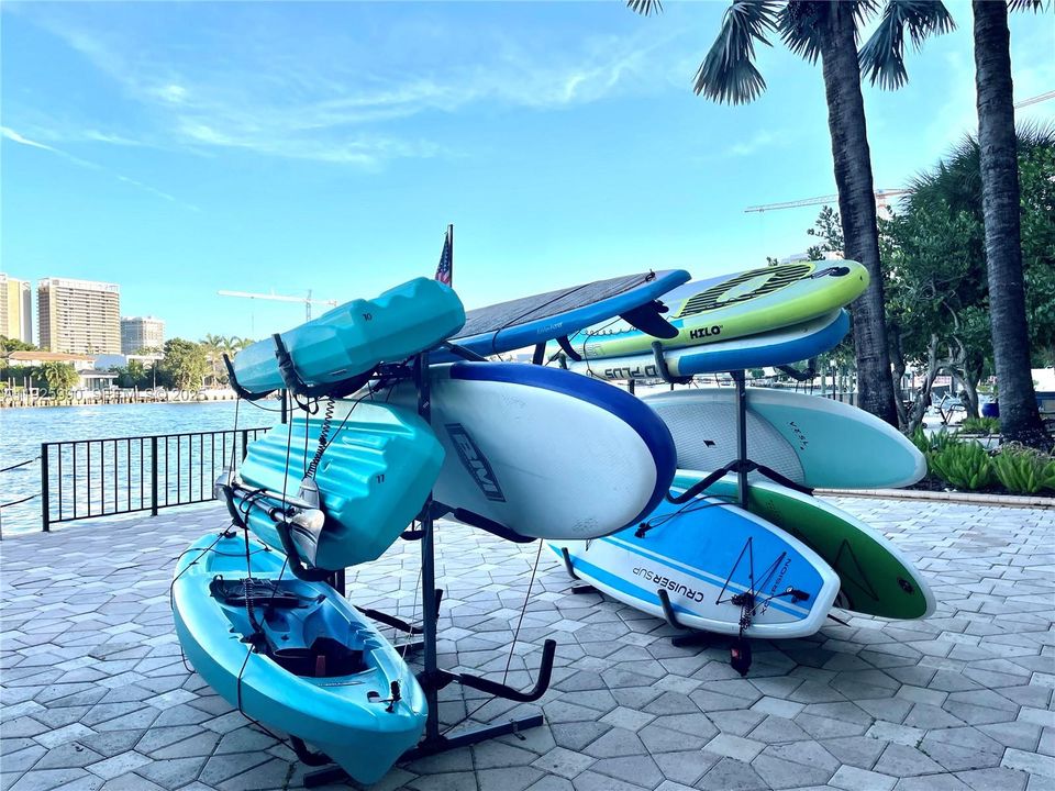 出租: $4,300 (2 贝兹, 2 浴室, 1300 平方英尺)