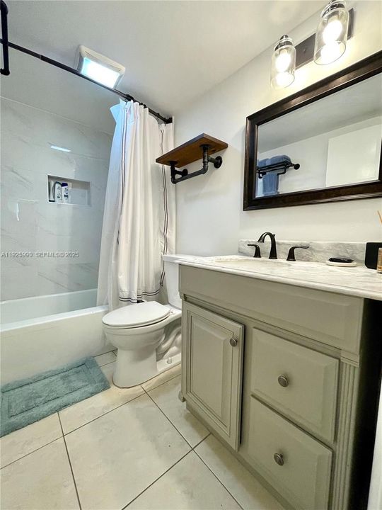 出租: $4,300 (2 贝兹, 2 浴室, 1300 平方英尺)