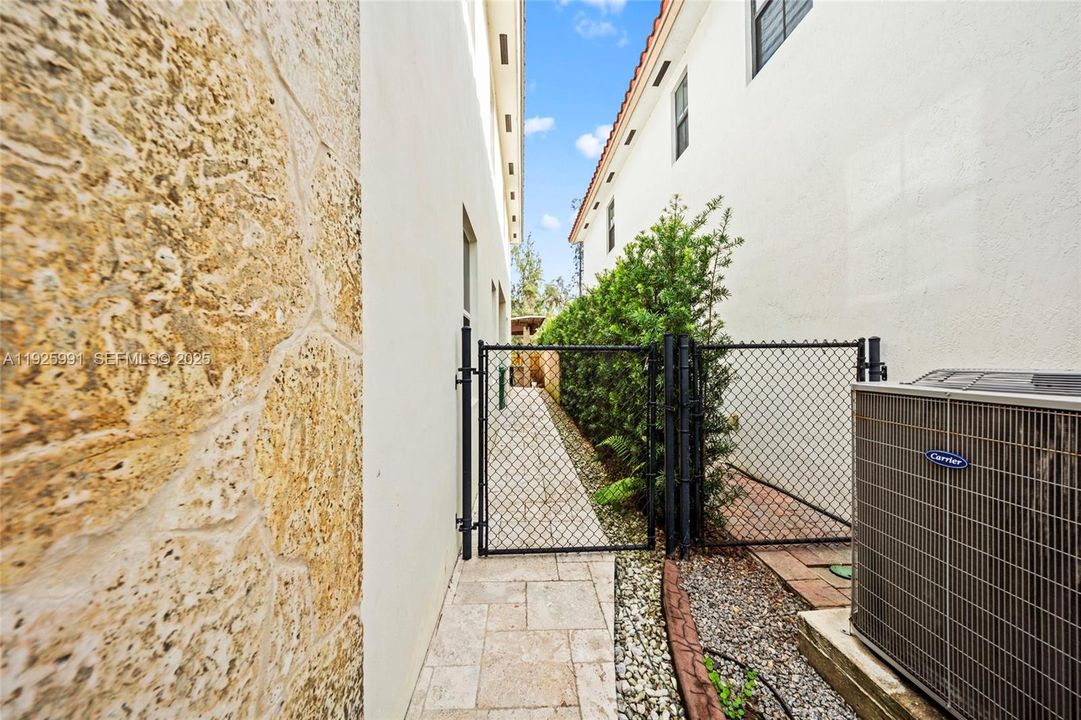 For Sale: $1,245,000 (4 beds, 4 baths, 2878 Square Feet)