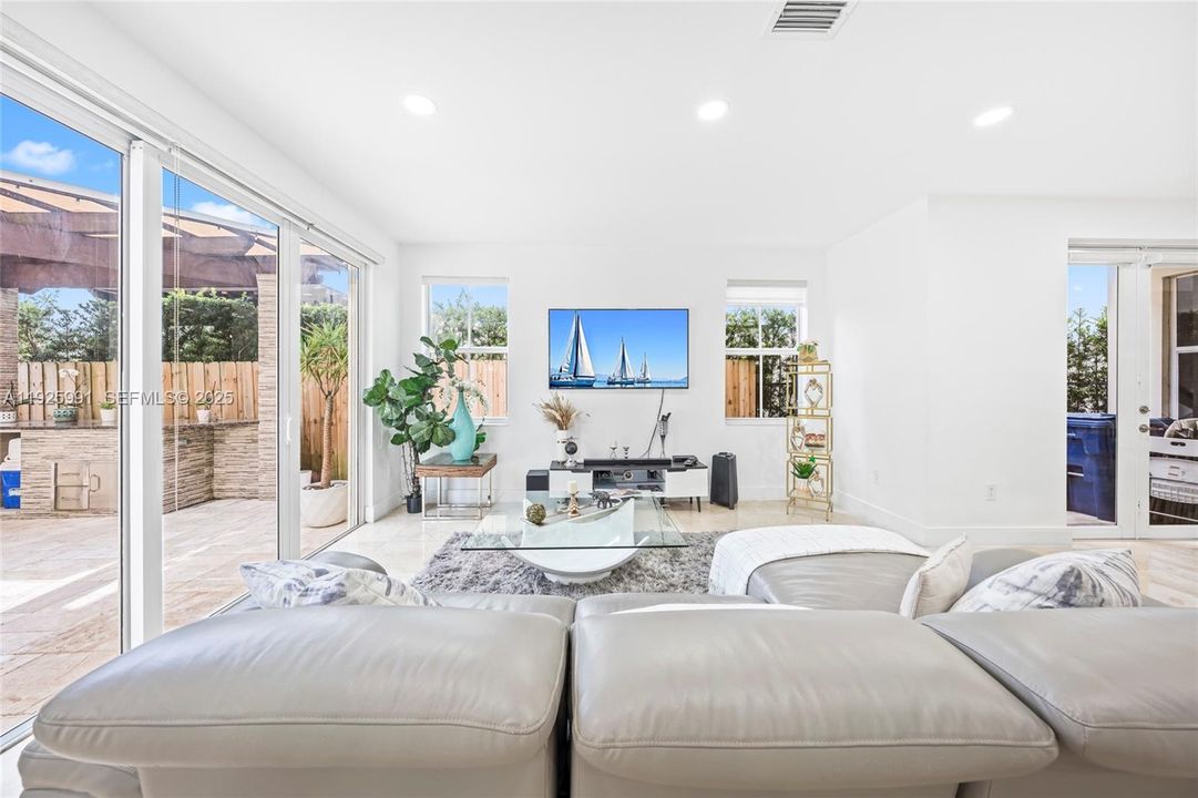 For Sale: $1,245,000 (4 beds, 4 baths, 2878 Square Feet)