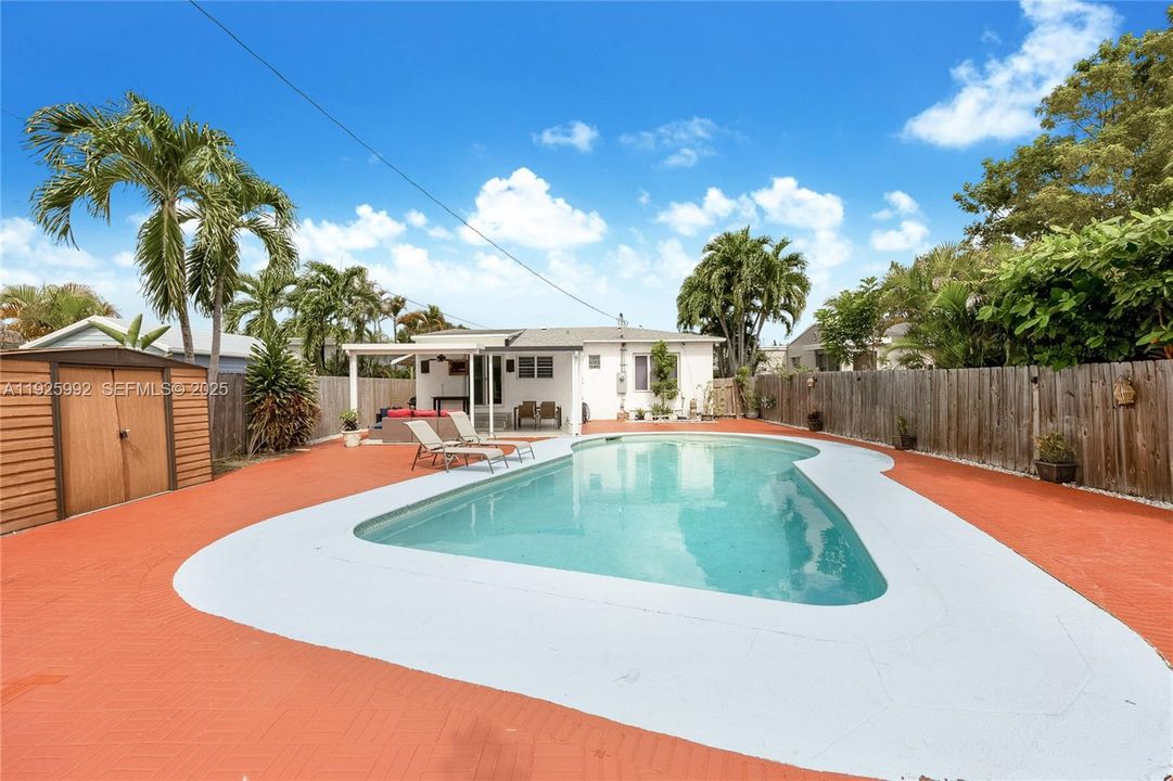 На продажу: $470,000 (2 спален, 1 ванн, 1103 Квадратных фут)