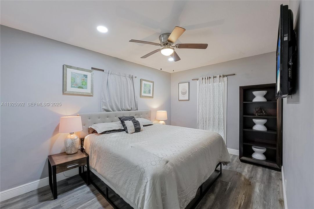 На продажу: $470,000 (2 спален, 1 ванн, 1103 Квадратных фут)