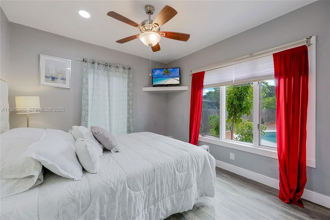 На продажу: $470,000 (2 спален, 1 ванн, 1103 Квадратных фут)