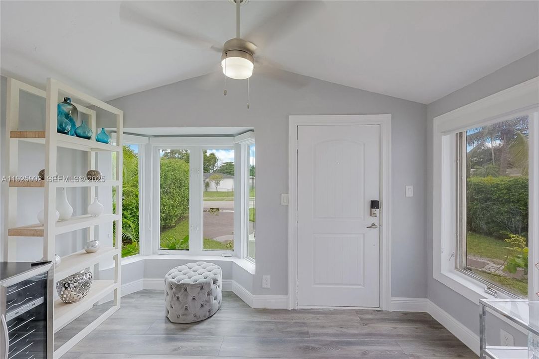 На продажу: $470,000 (2 спален, 1 ванн, 1103 Квадратных фут)