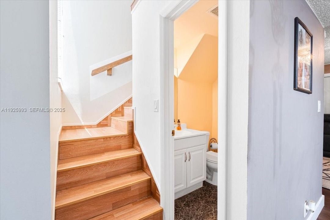 出租: $1,950 (2 贝兹, 1 浴室, 1072 平方英尺)