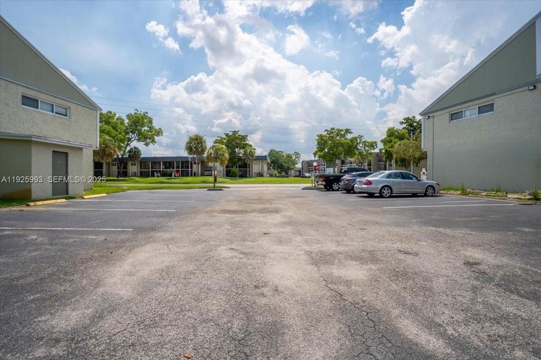 出租: $1,950 (2 贝兹, 1 浴室, 1072 平方英尺)