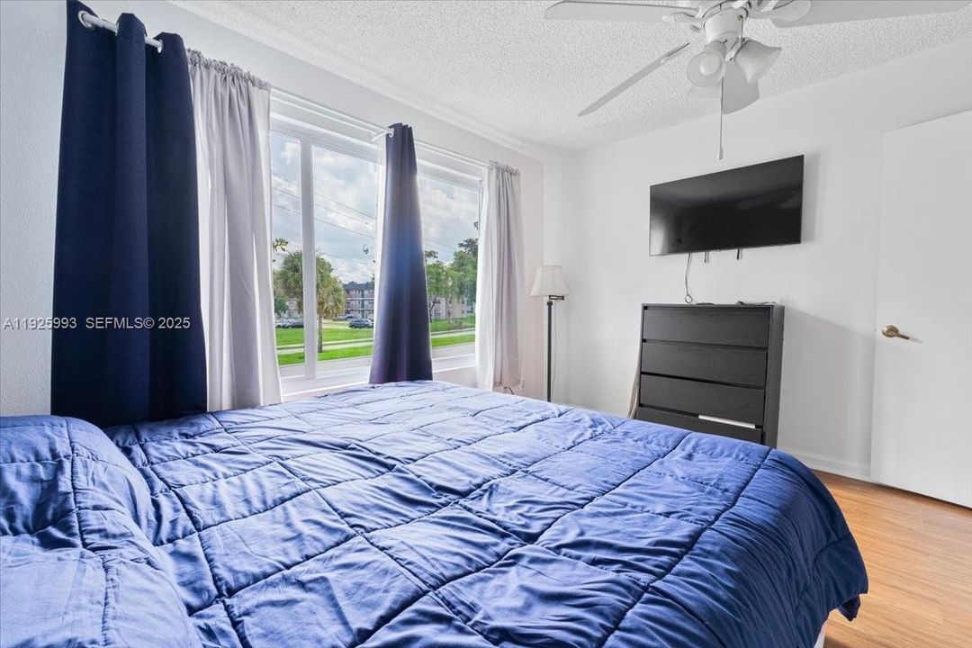 出租: $1,950 (2 贝兹, 1 浴室, 1072 平方英尺)