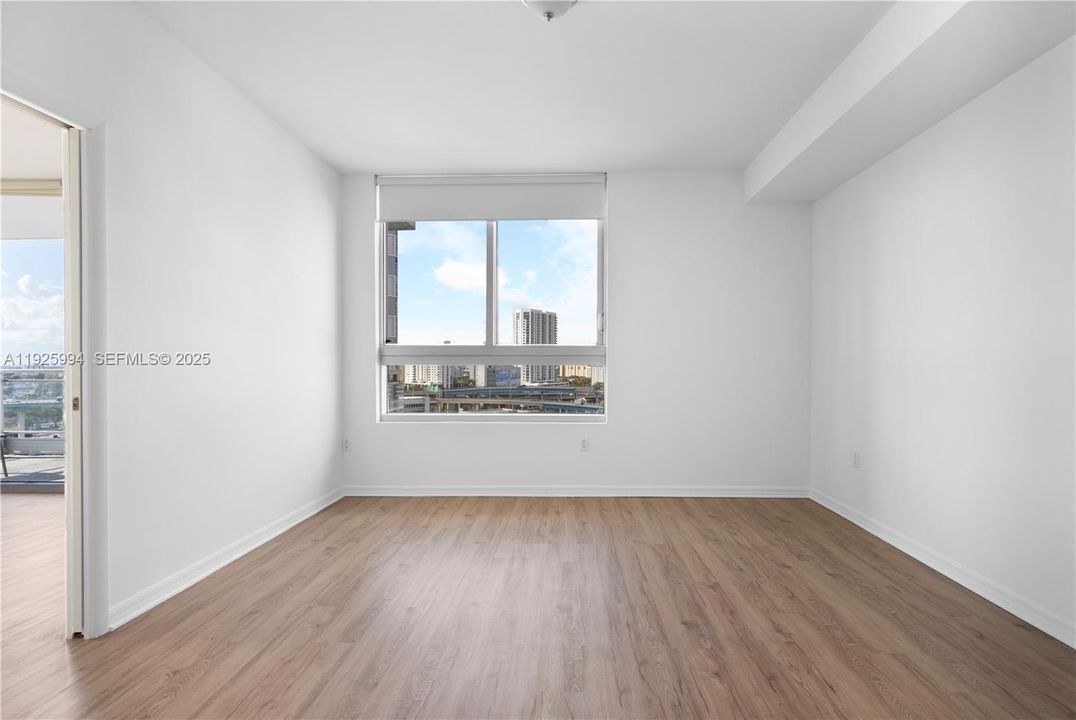 For Rent: $3,000 (1 beds, 1 baths, 814 Square Feet)