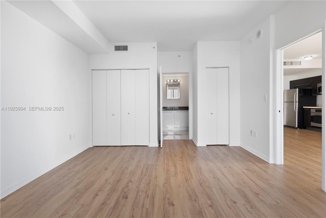 For Rent: $3,000 (1 beds, 1 baths, 814 Square Feet)