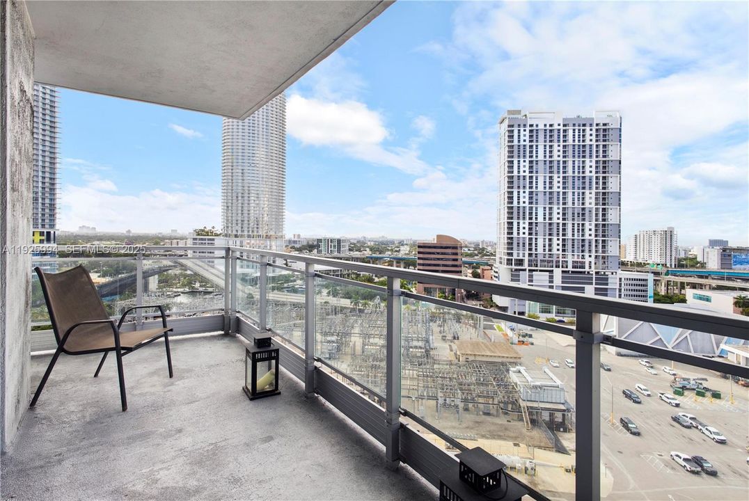 For Rent: $3,000 (1 beds, 1 baths, 814 Square Feet)