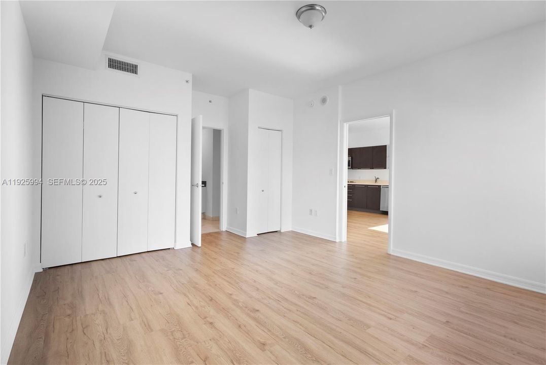 For Rent: $3,000 (1 beds, 1 baths, 814 Square Feet)