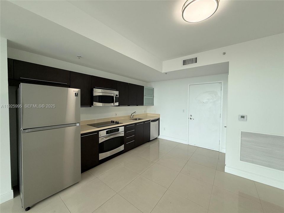 出租: $2,750 (1 贝兹, 1 浴室, 736 平方英尺)